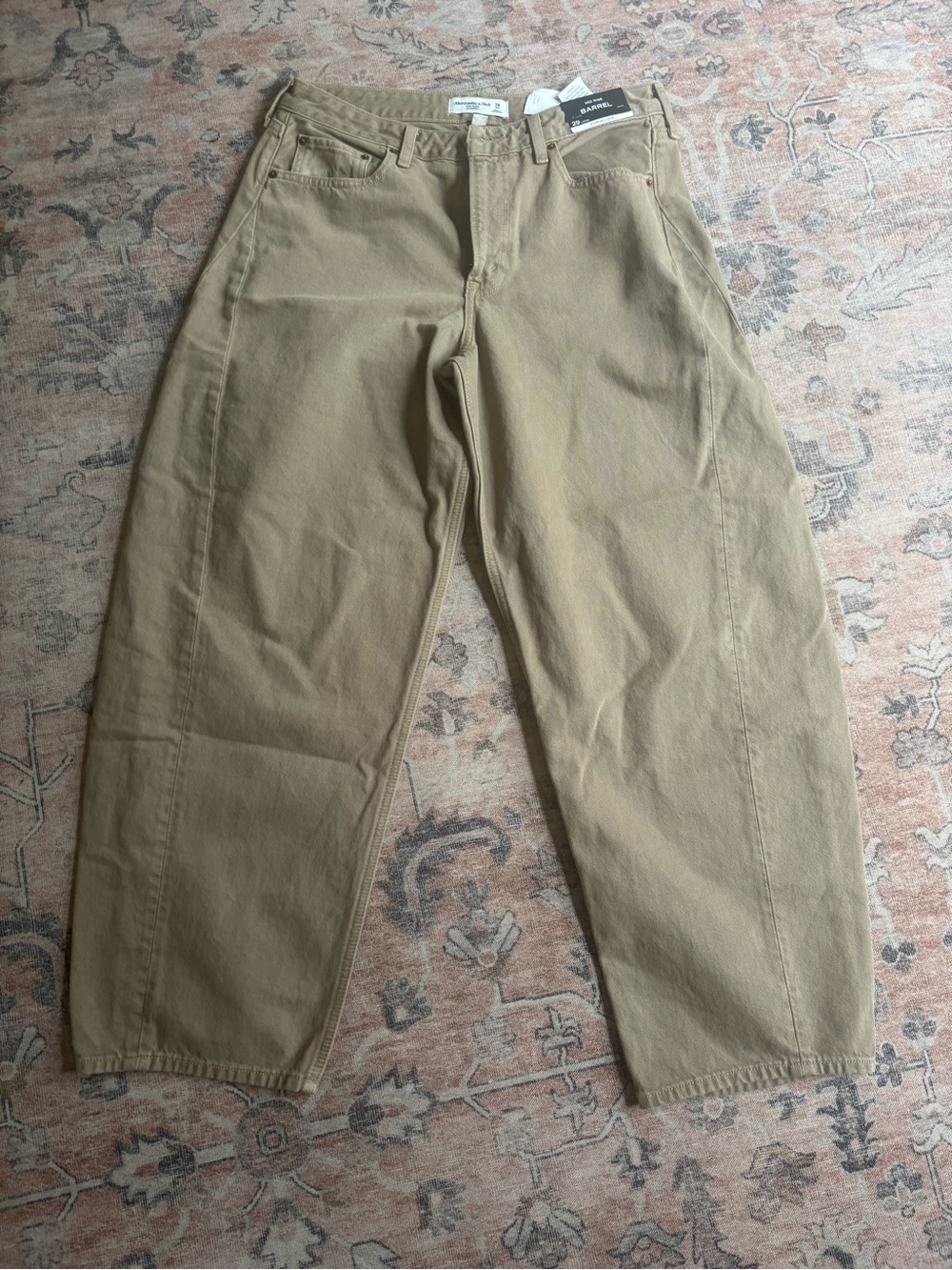 Abercrombie and Fitch Women’s Mid Rise Barrel Pants